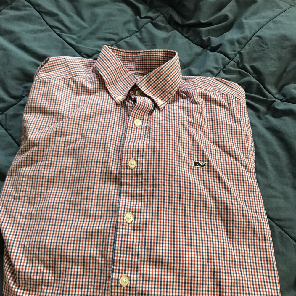 Men’s Vineyard vines button down shirt